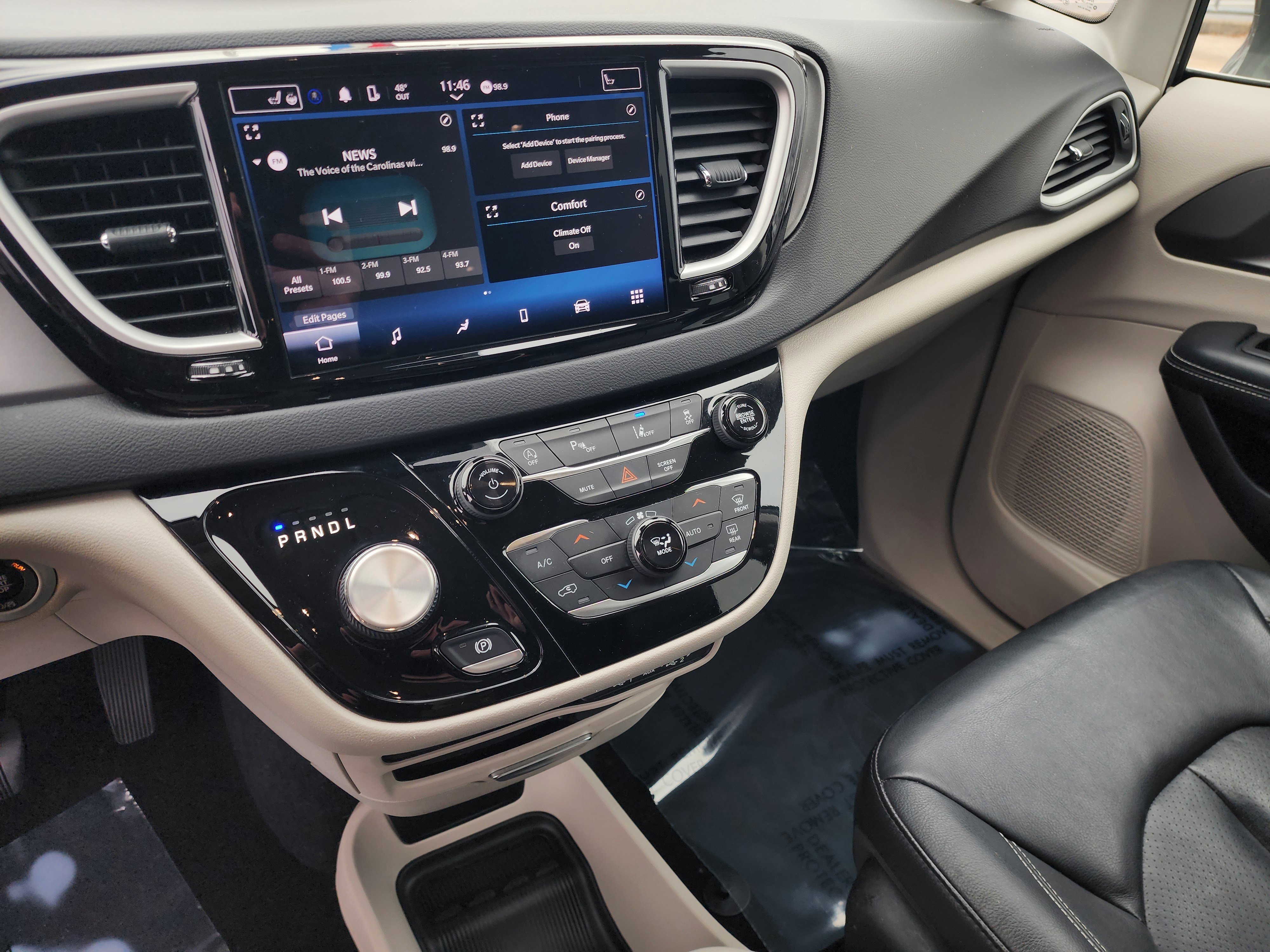 Used 2022 Chrysler Pacifica Touring-L image 14