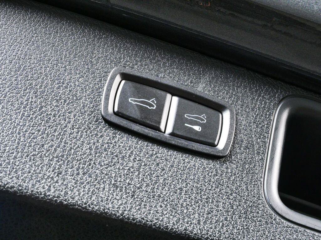 Used 2020 Porsche Macan S AWD/4WD image 33