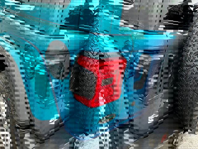 Used 2020 Jeep Wrangler Unlimited Sahara image 29