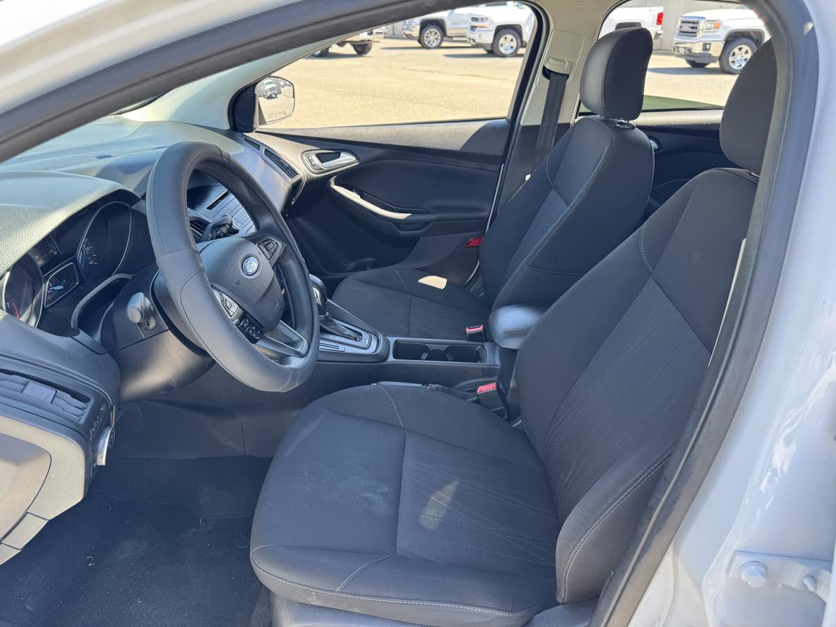 Used 2017 Ford Focus SE FWD image 19