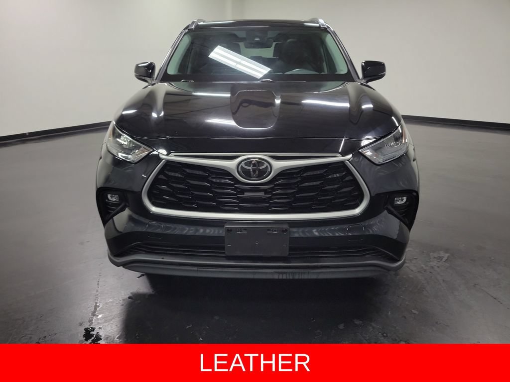 Used 2020 Toyota Highlander XLE FWD image 2