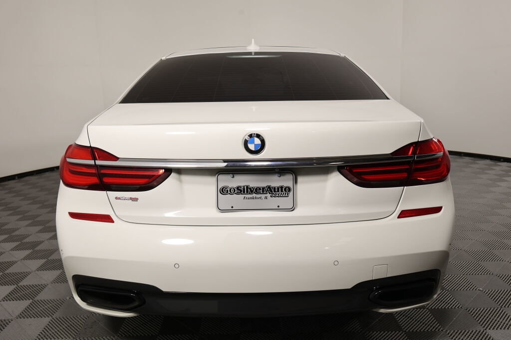 Used 2016 BMW 740i image 3