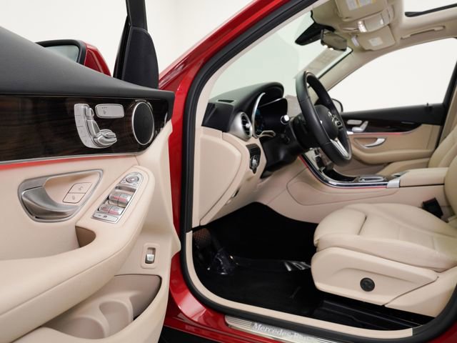 Used 2021 Mercedes-Benz GLC 300 4MATIC image 4