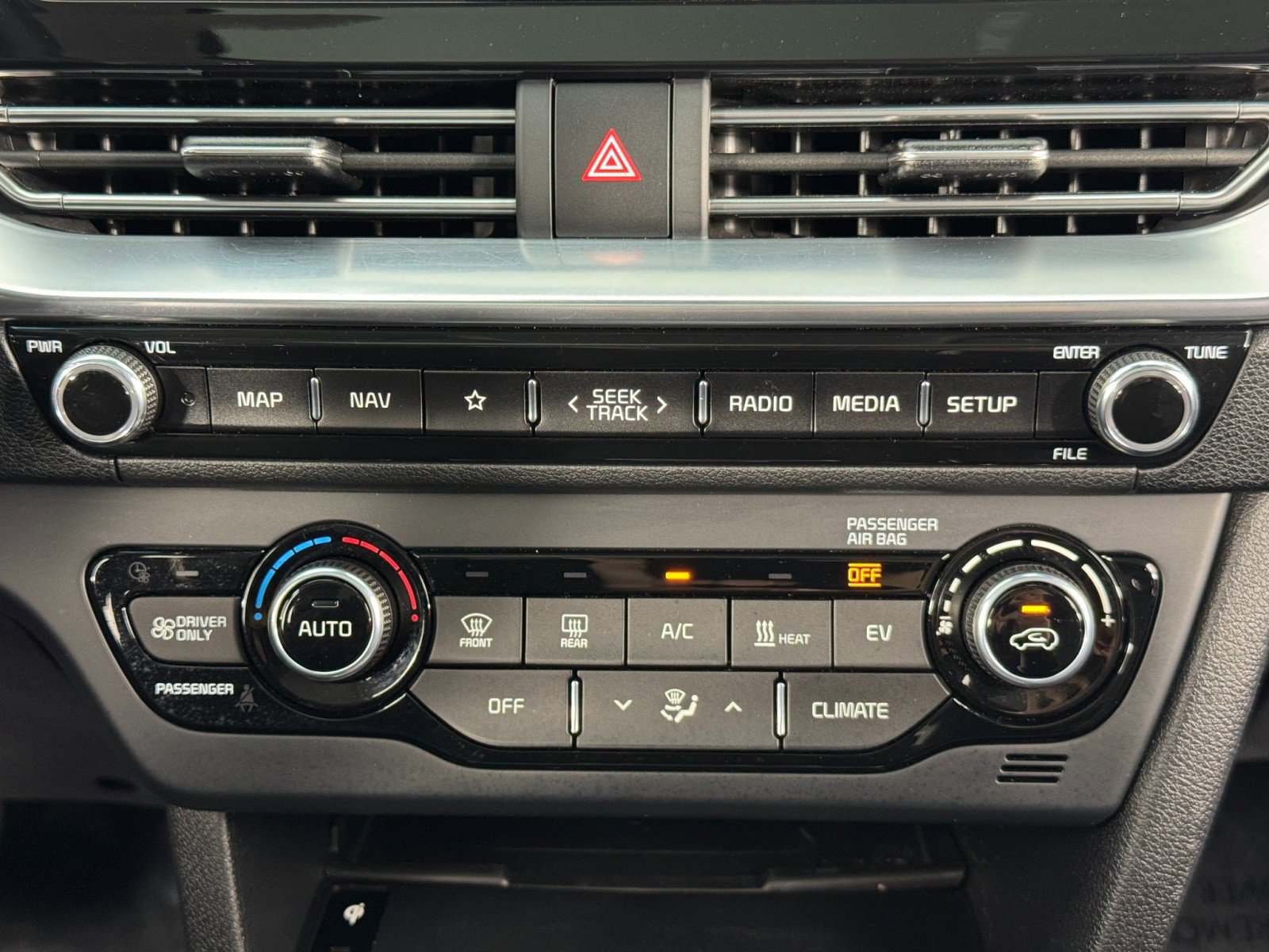 Used 2020 Kia Niro EX Premium w/ Cold Weather Package image 27