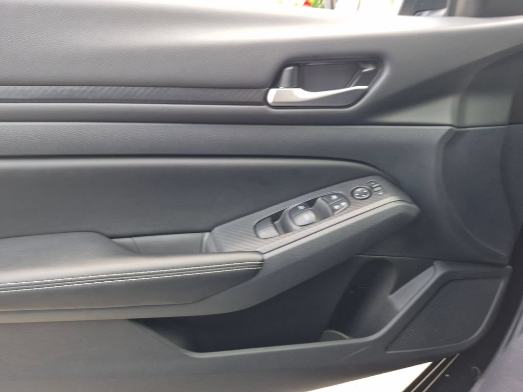 Used 2025 Nissan Altima 2.5 SV FWD image 23