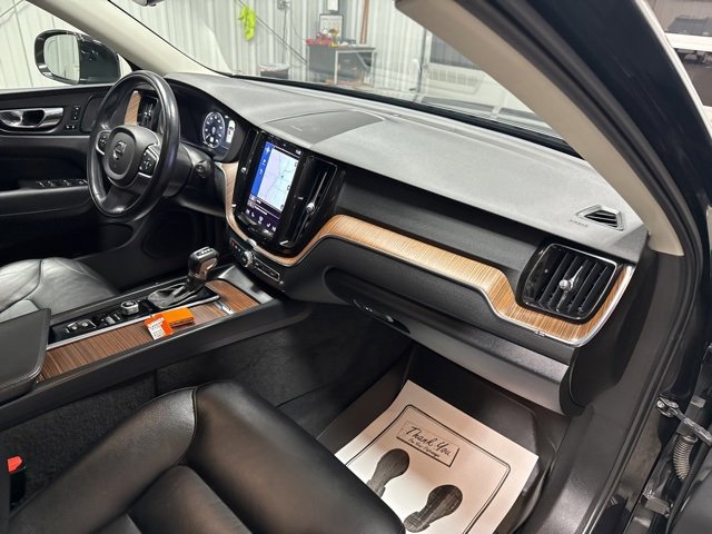 Used 2021 Volvo XC60 T5 Momentum w/ Protection Package Premier image 27
