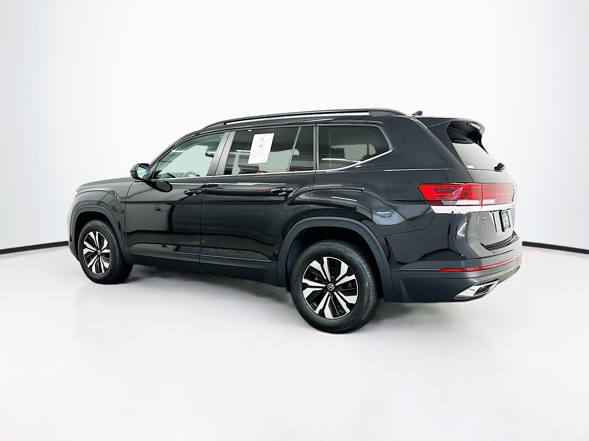 Used 2024 Volkswagen Atlas SE AWD/4WD image 5