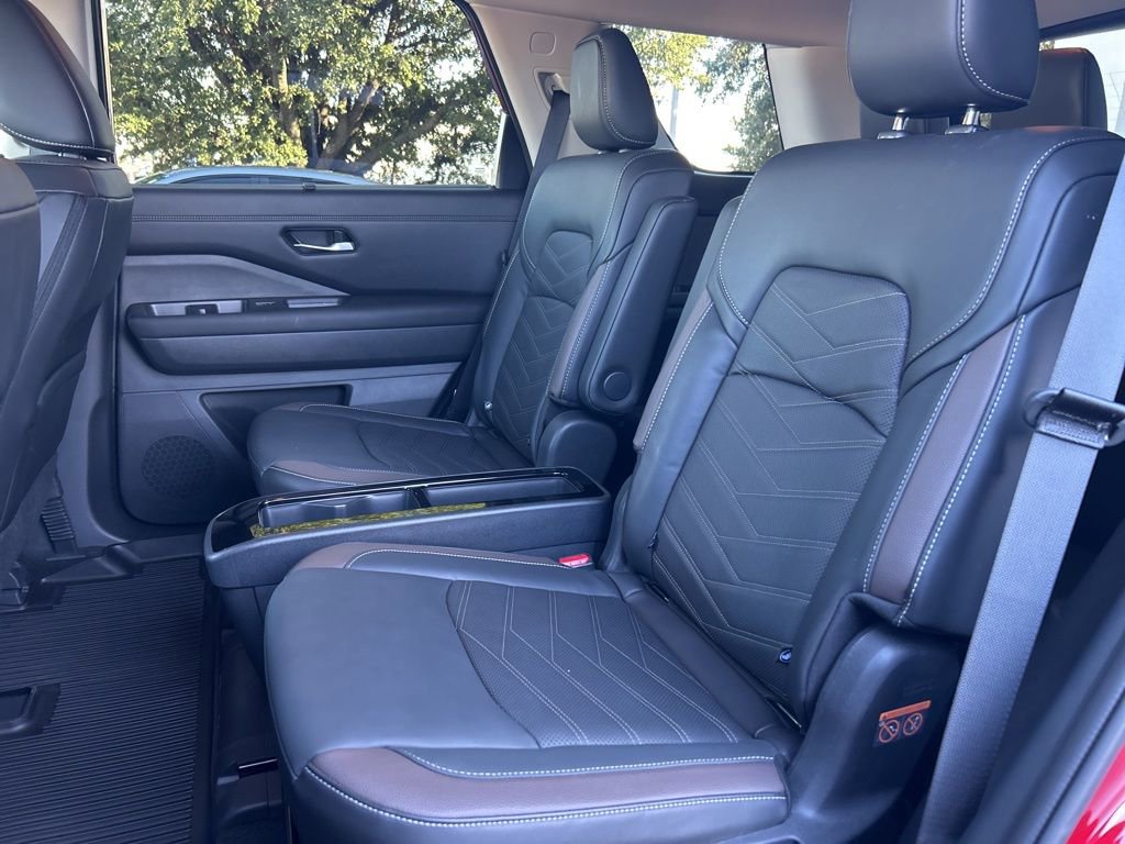Used 2024 Nissan Pathfinder Platinum image 28