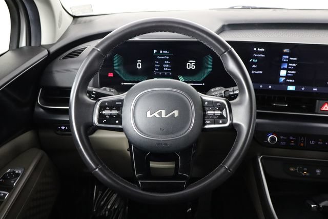 Used 2025 Kia Carnival FWD image 7