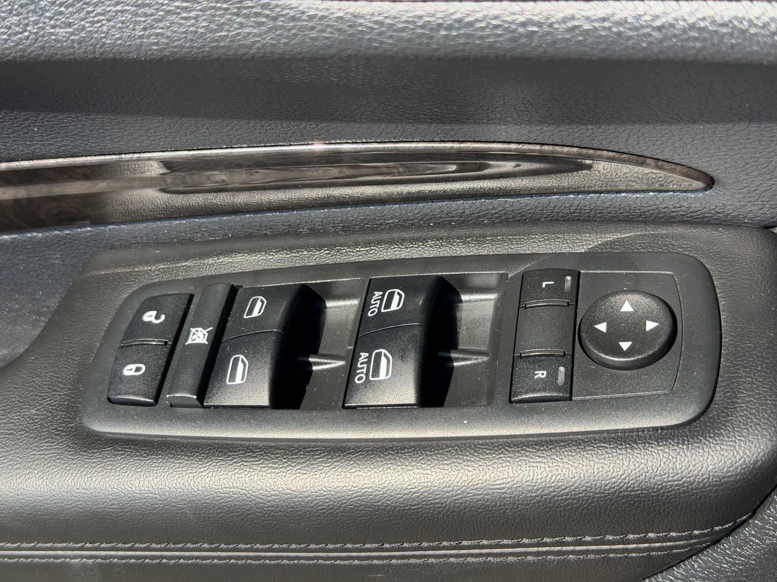 Used 2016 Dodge Durango Limited w/ Nav & Power Liftgate Group RWD image 14