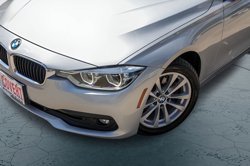 Used 2018 BMW 320i xDrive Sedan AWD/4WD image 3