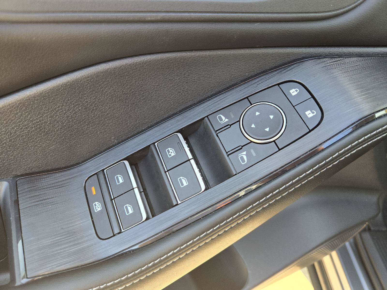 Used 2025 Nissan Rogue SL AWD/4WD image 14