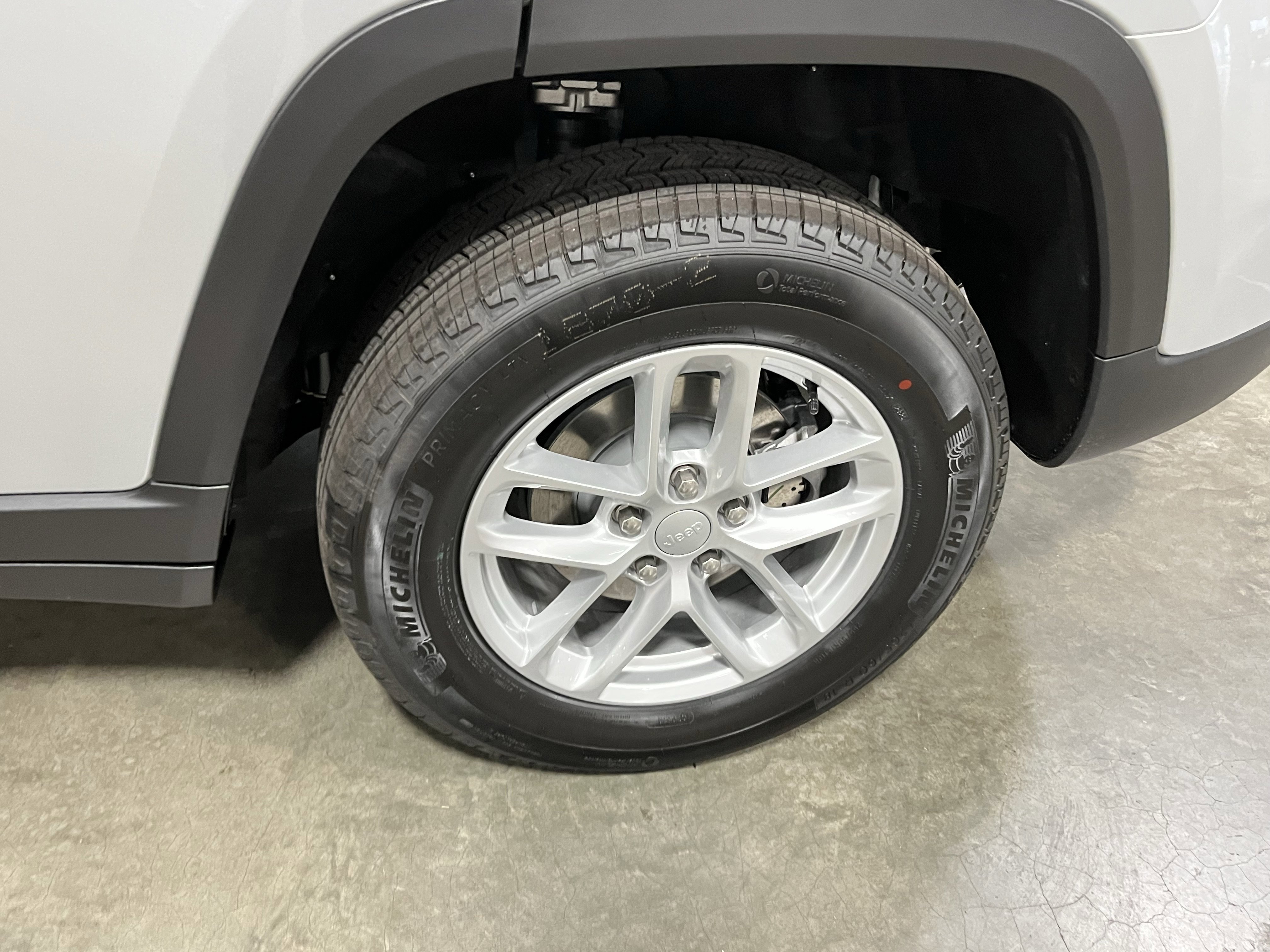 Certified 2025 Jeep Grand Cherokee Laredo X w/ Luxury Tech Group I image 25