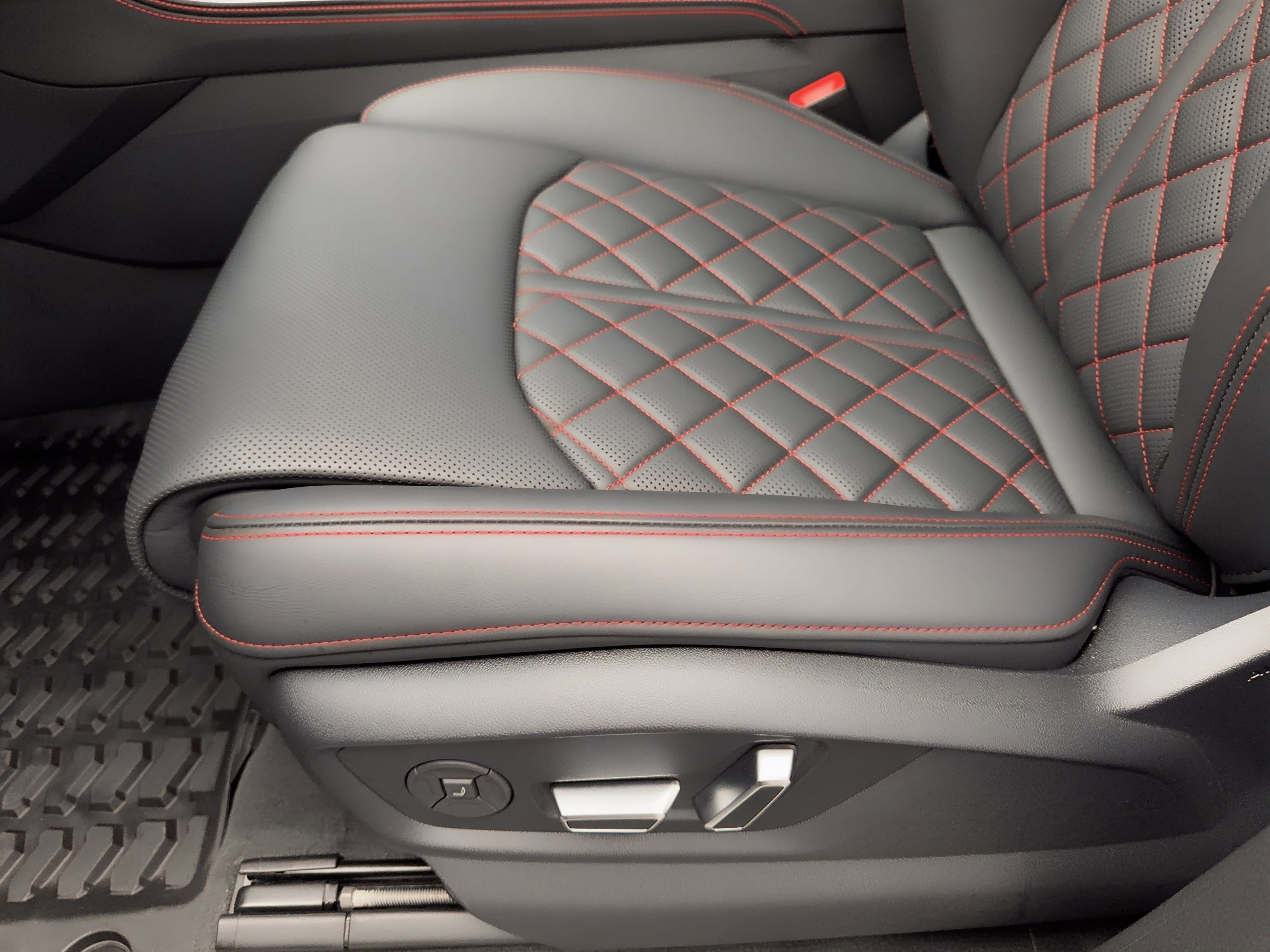 New 2026 Audi SQ8 Prestige image 15