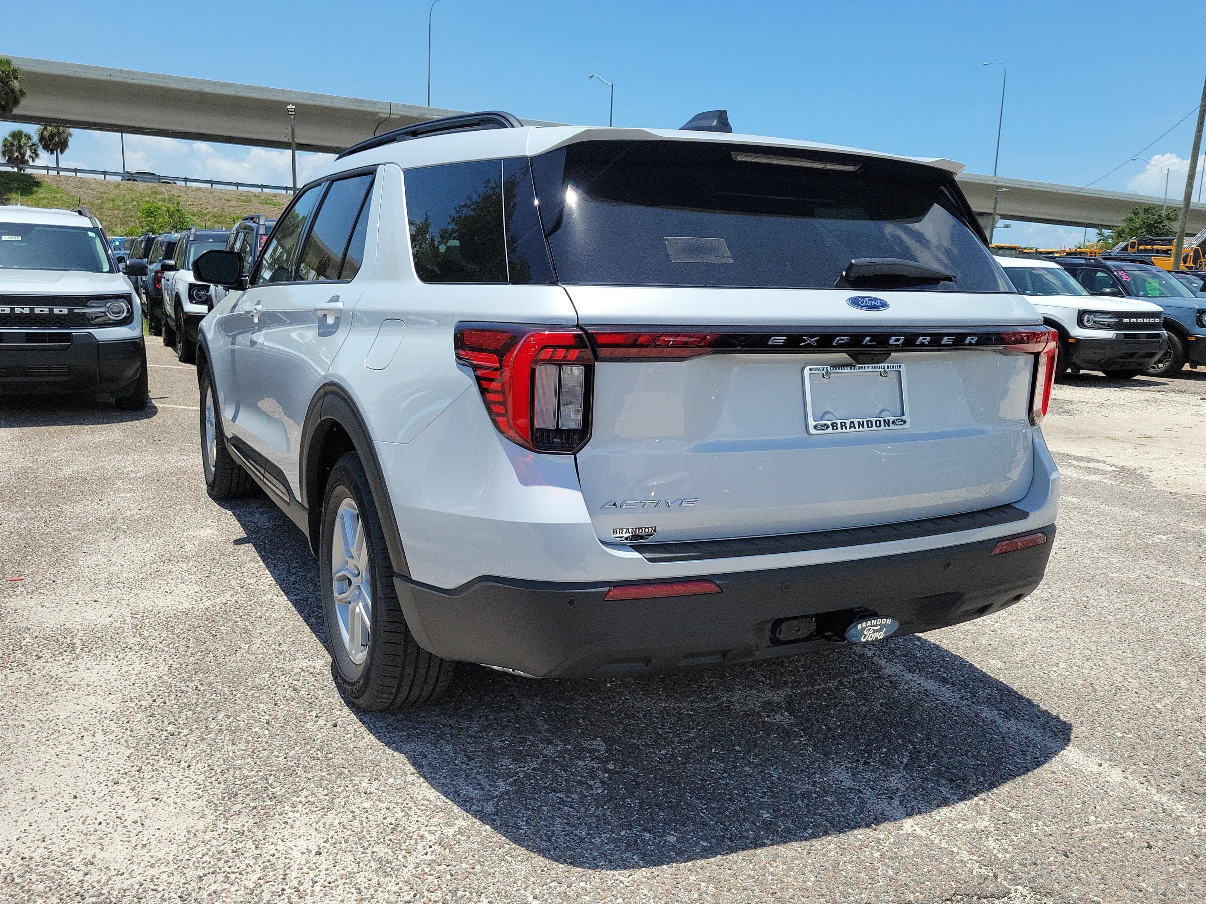 New 2026 Ford Explorer Active RWD image 8