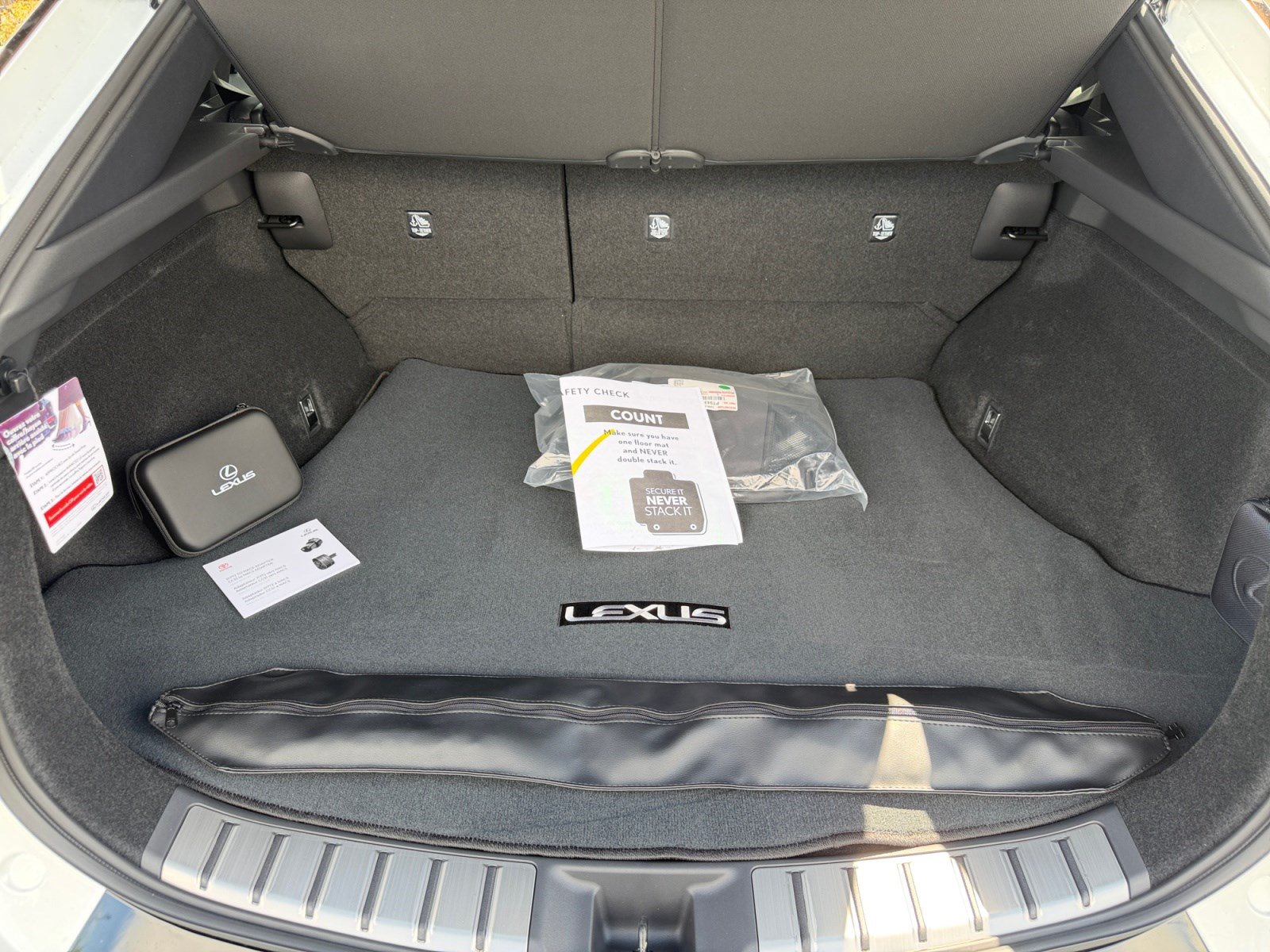 New 2026 Lexus RZ 450e AWD w/ Luxury Package image 32