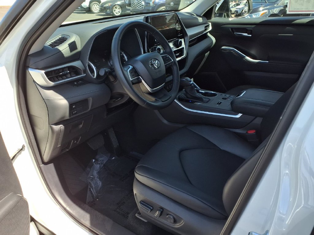 Certified 2026 Toyota Highlander XLE AWD/4WD image 17