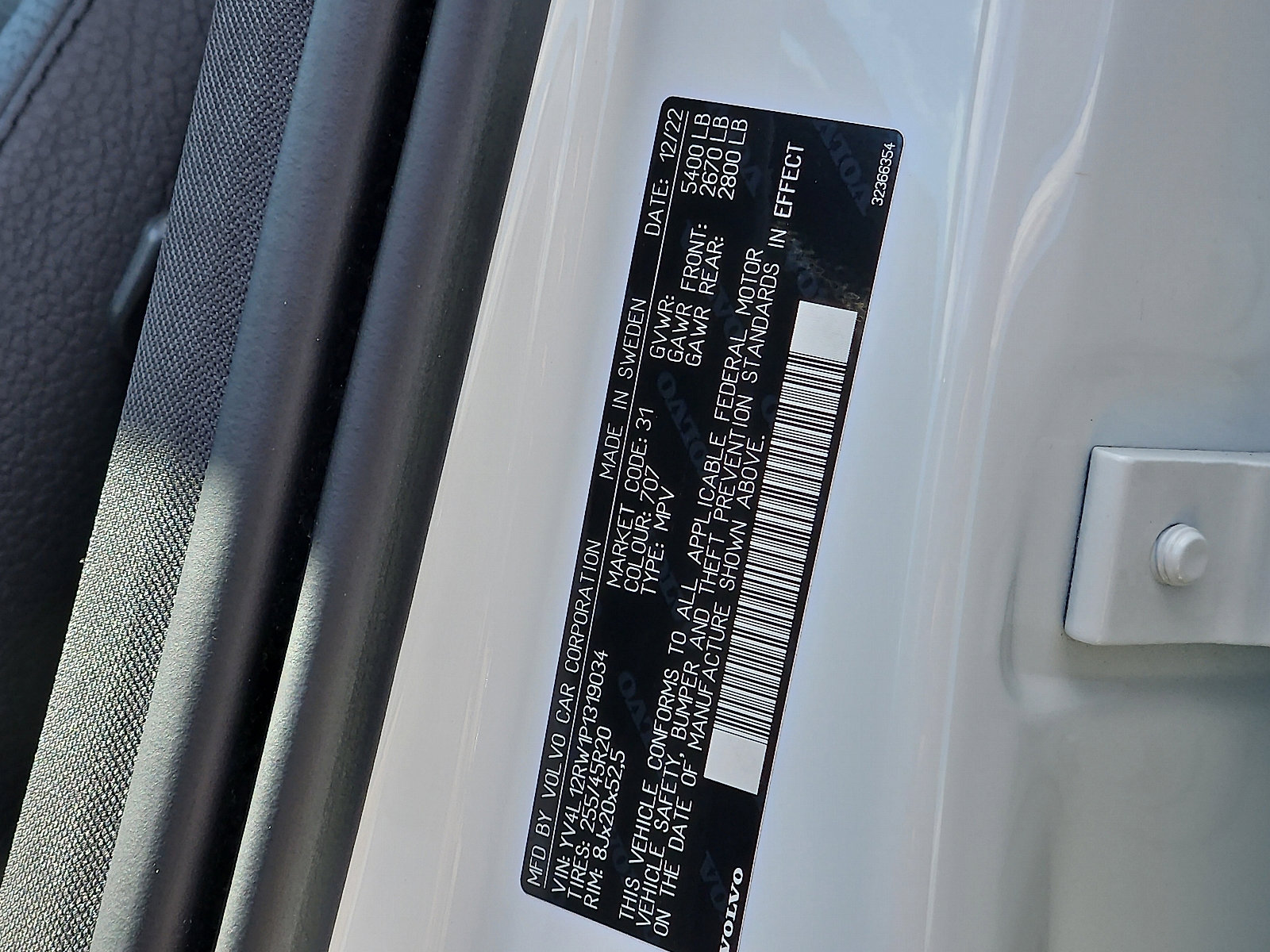 Certified 2023 Volvo XC60 B5 Plus w/ Climate Package image 27