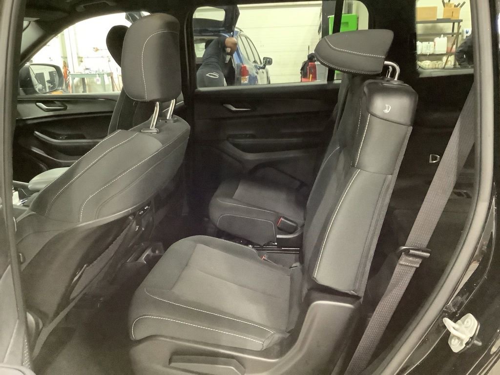 Used 2024 Jeep Grand Cherokee L Laredo image 23