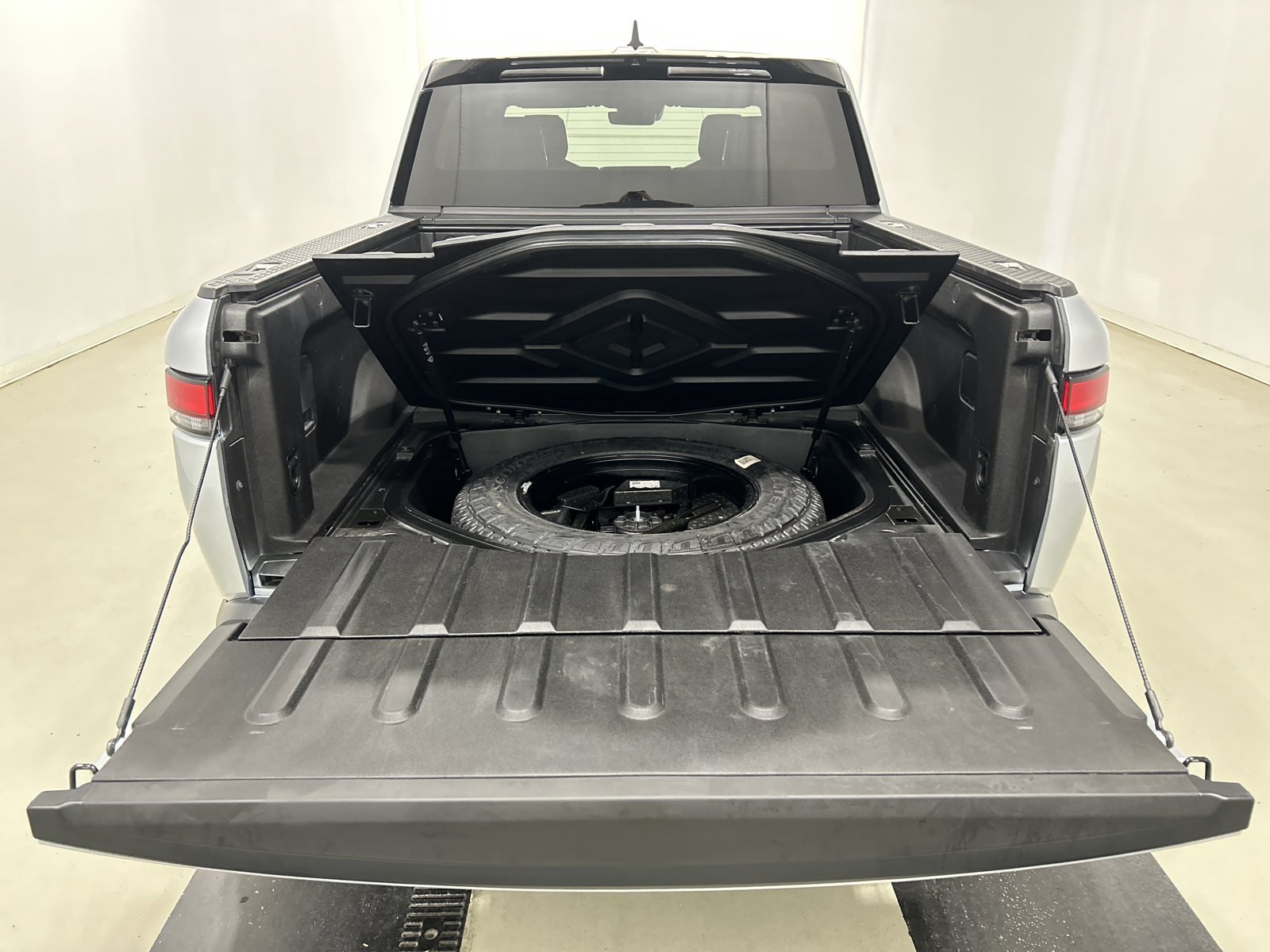 Used 2024 Rivian R1T Adventure Dual AWD/4WD image 15
