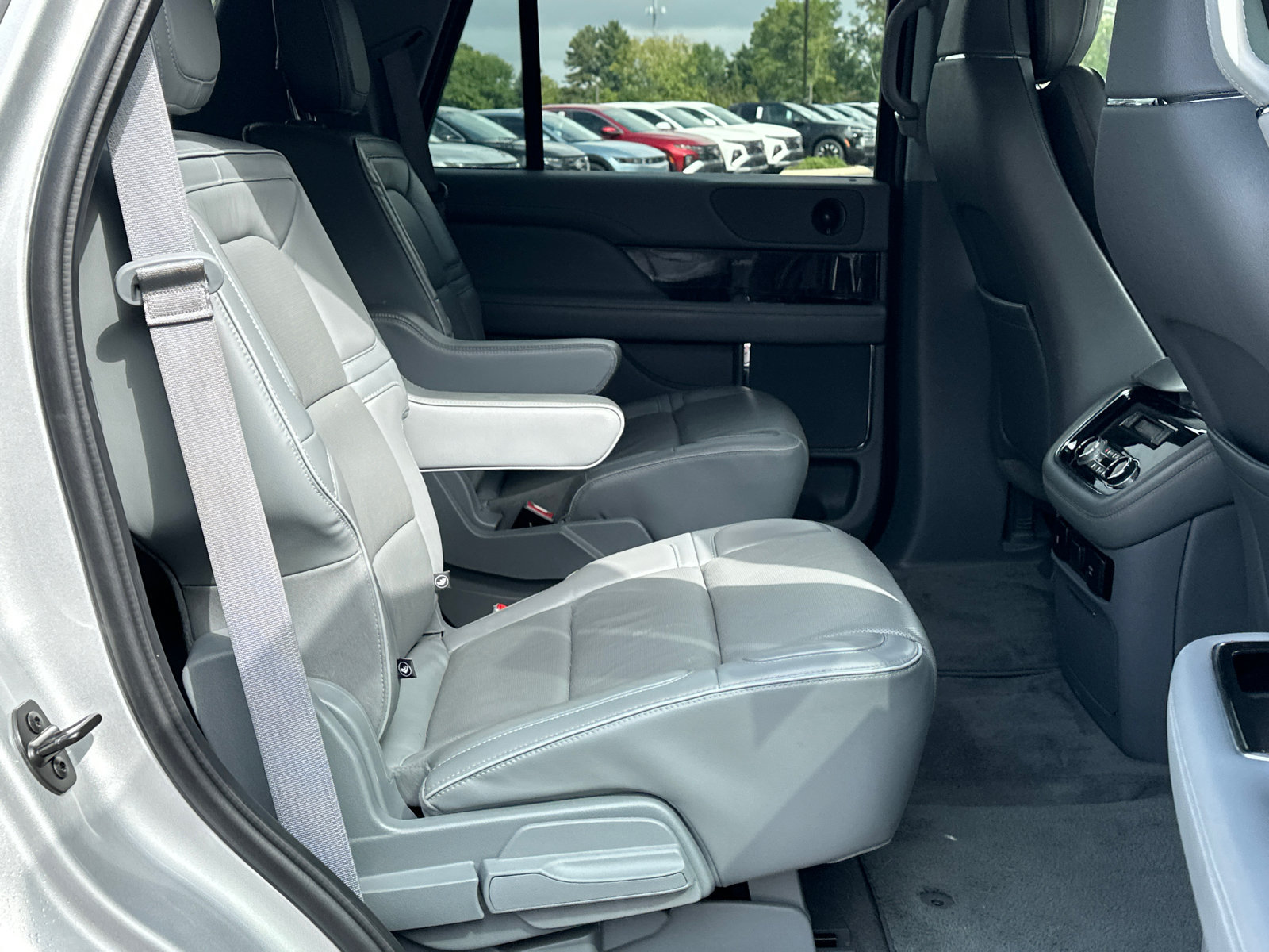 Used 2019 Lincoln Navigator Reserve AWD/4WD image 15