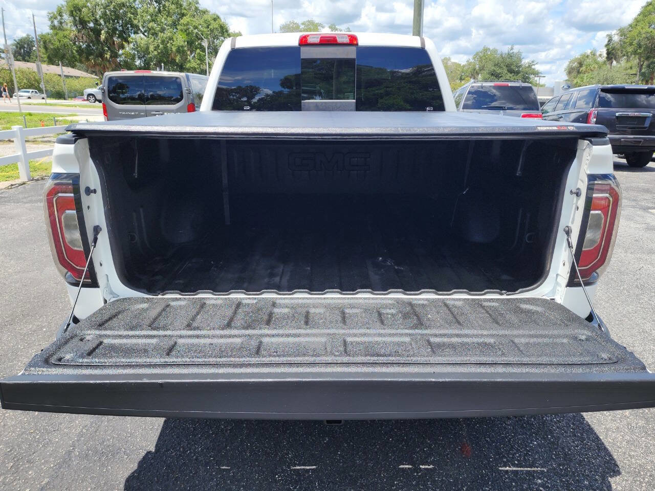 Used 2017 GMC Sierra 1500 SLT image 33