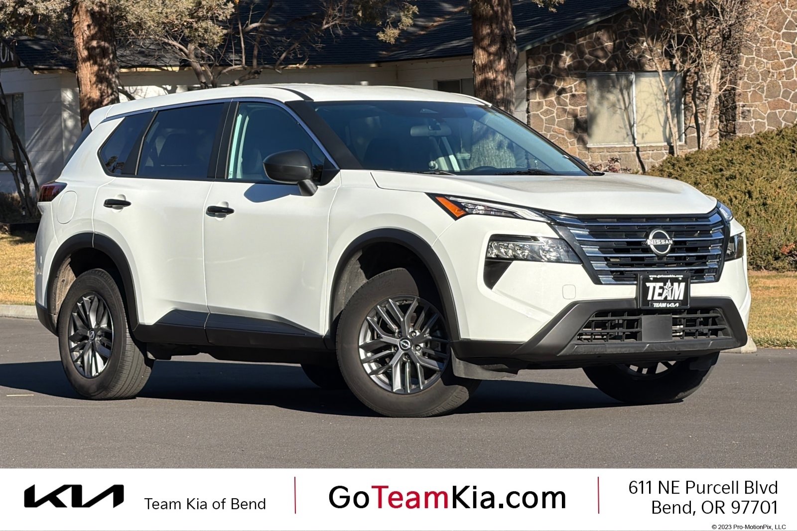 Used 2024 Nissan Rogue S image 1