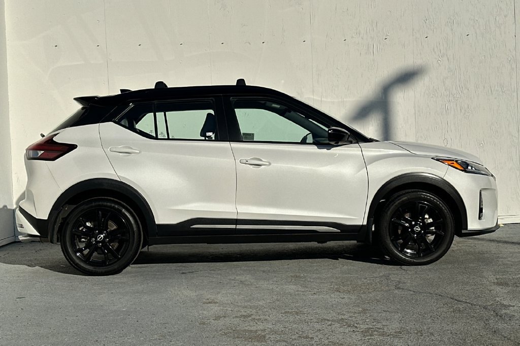 Certified 2025 Nissan Kicks SV w/ Illumination Package FWD image 2