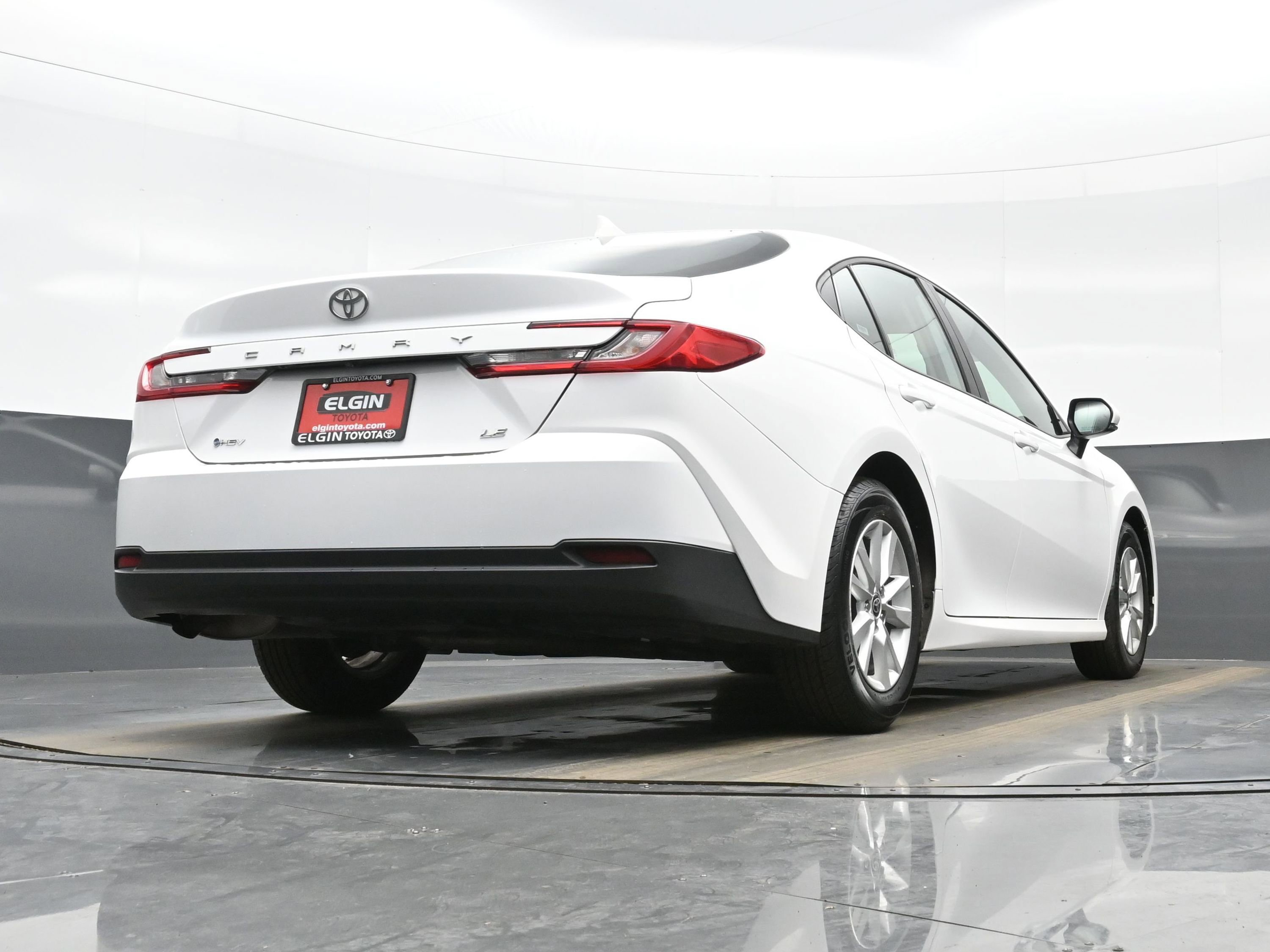 Used 2025 Toyota Camry LE image 29