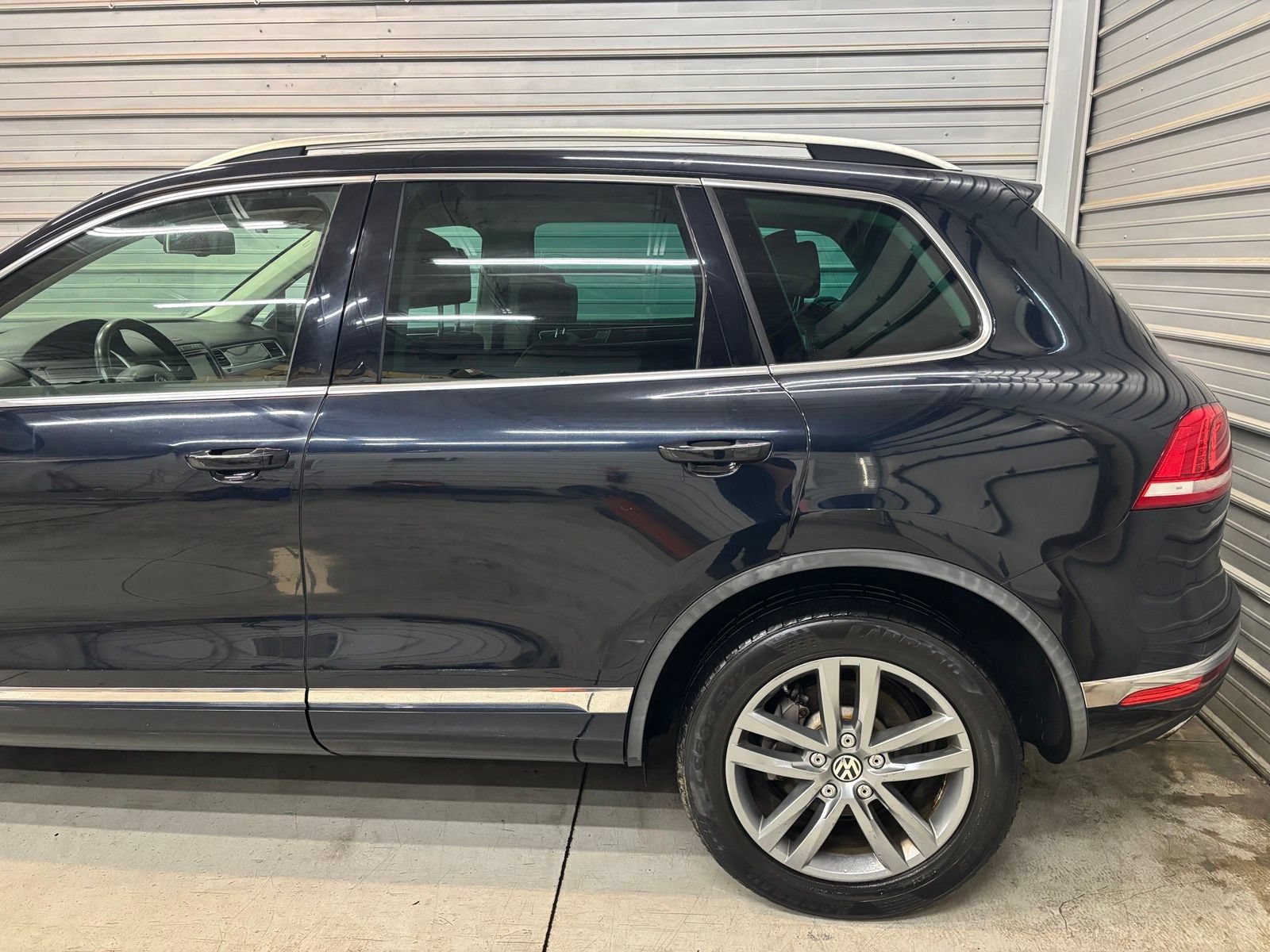 Used 2015 Volkswagen Touareg VR6 AWD/4WD image 5