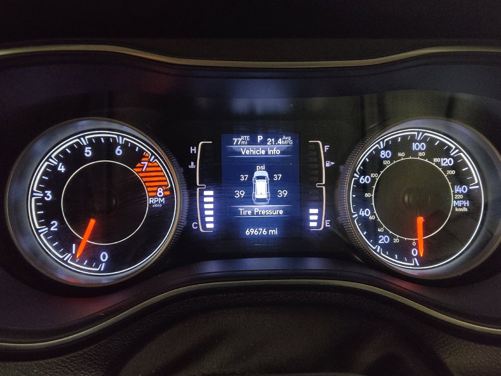 Used 2019 Jeep Cherokee Latitude w/ Cold Weather Group FWD image 23