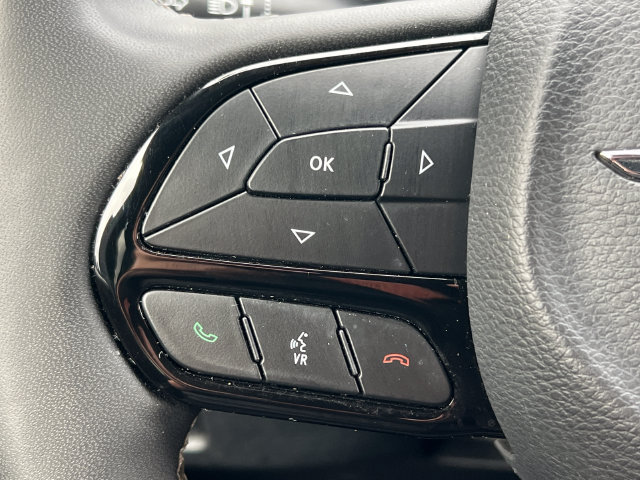 Used 2025 Chrysler Pacifica Limited FWD image 24