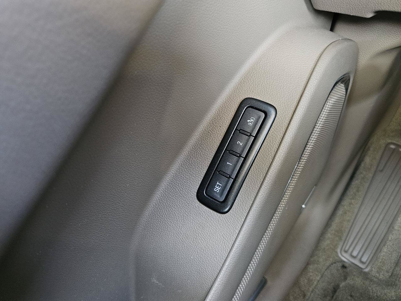 Used 2018 Chevrolet Tahoe LT w/ Luxury Package AWD/4WD image 50