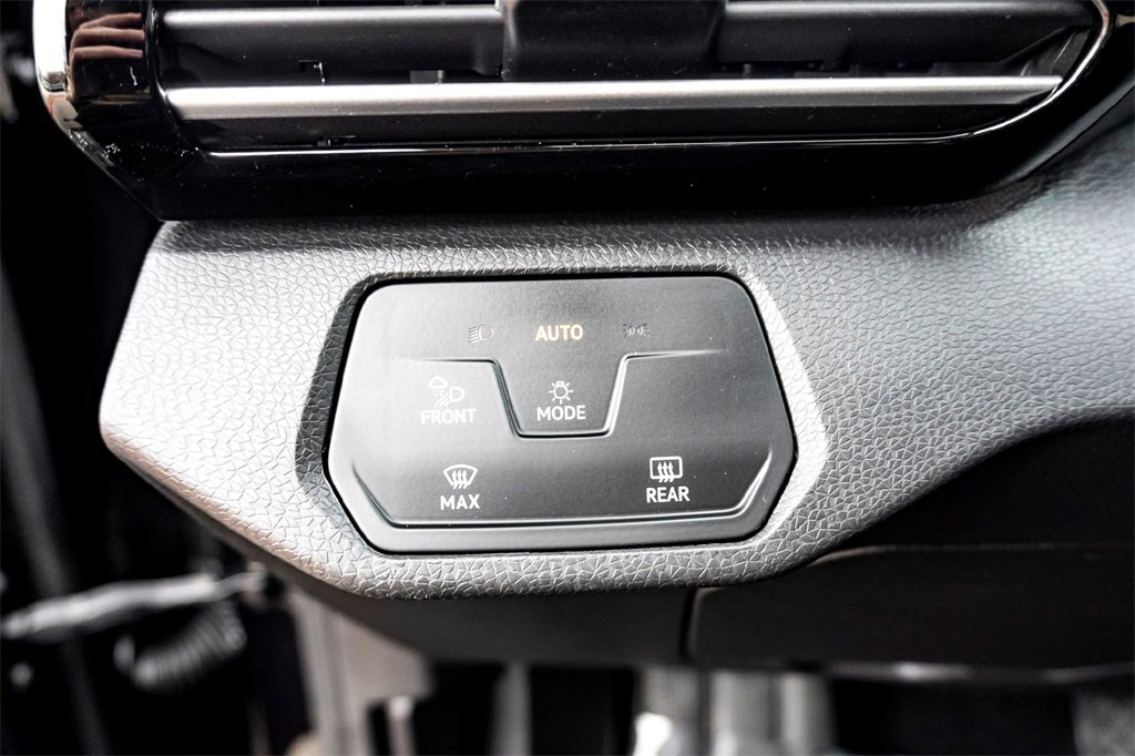 Used 2023 Volkswagen ID.4 Pro S Plus image 16