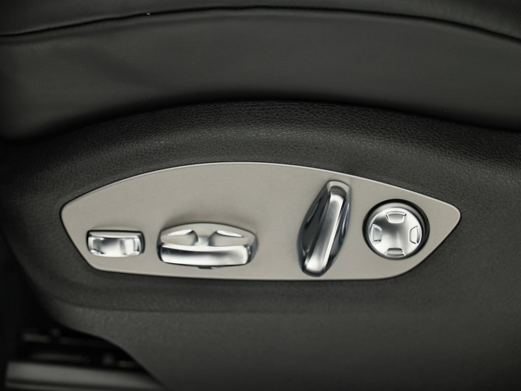New 2026 Porsche Macan AWD/4WD image 25