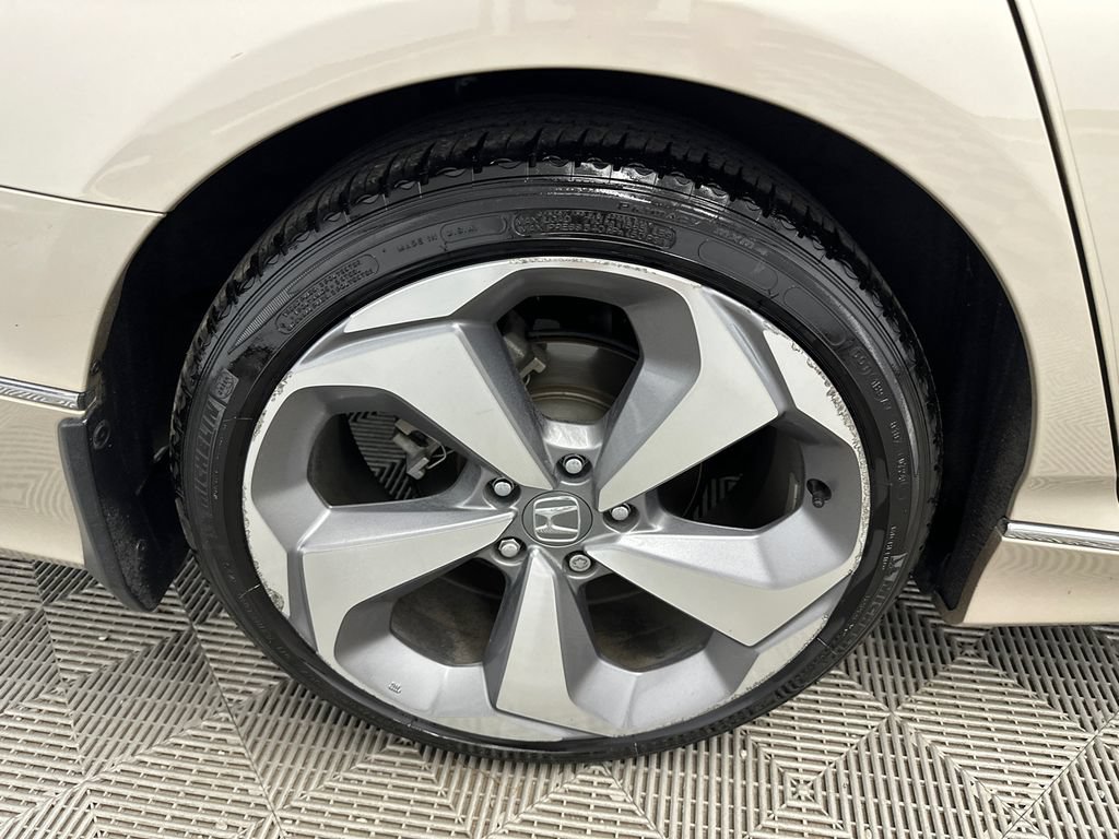 Used 2018 Honda Accord Touring image 19