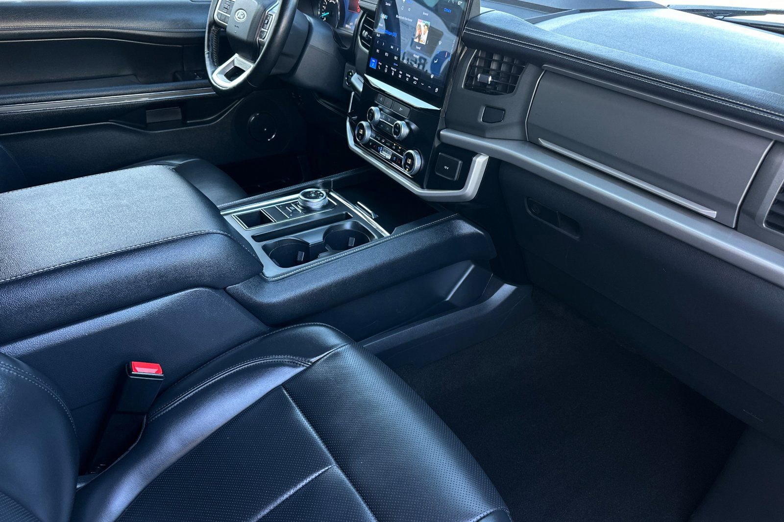 Certified 2024 Ford Expedition Max XLT image 16