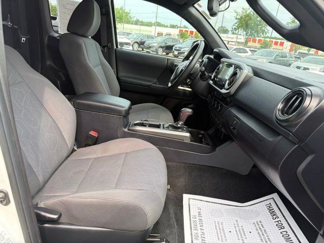 Used 2017 Toyota Tacoma TRD Sport w/ Premium & Technology Package AWD/4WD image 18