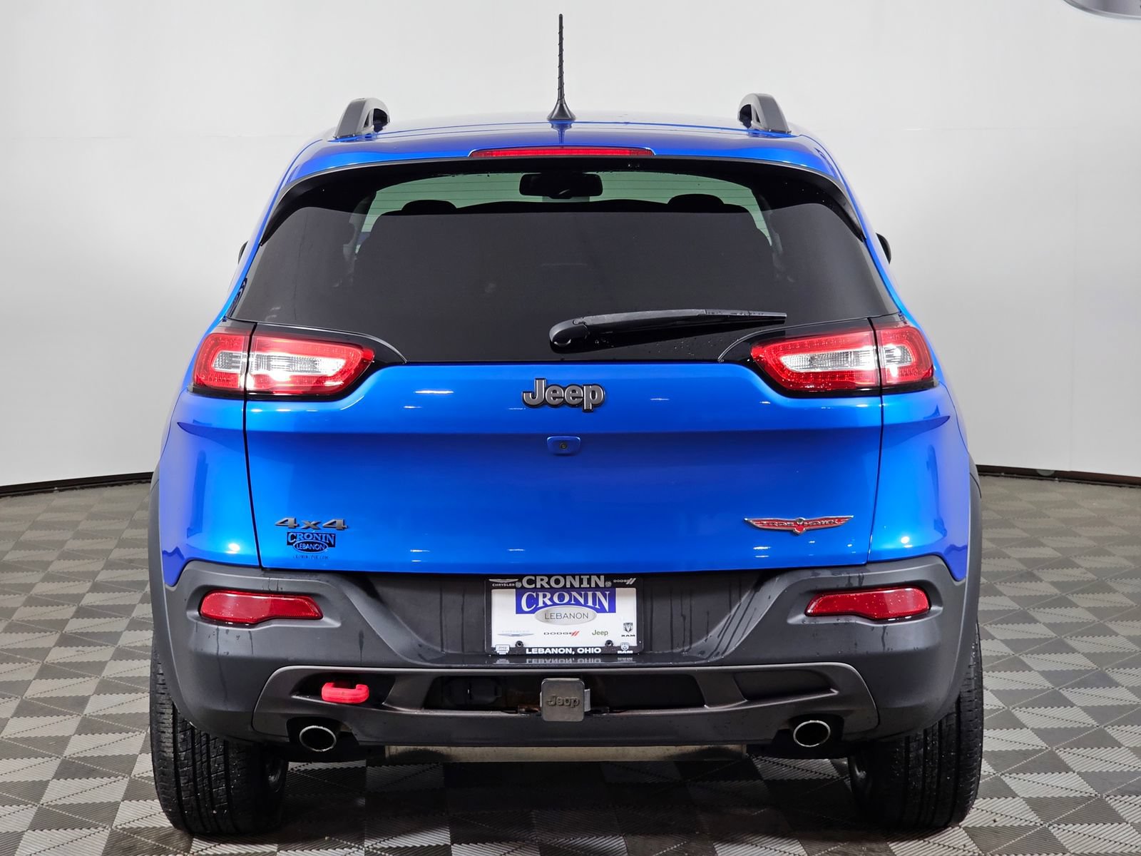 Used 2017 Jeep Cherokee Trailhawk AWD/4WD image 33