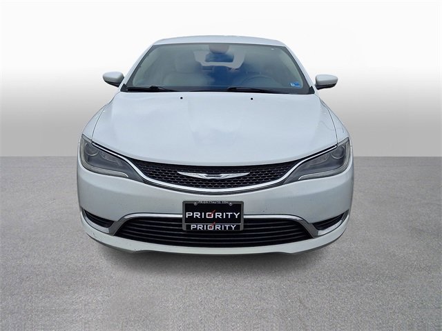 Used 2015 Chrysler 200 Limited w/ Convenience Group image 2