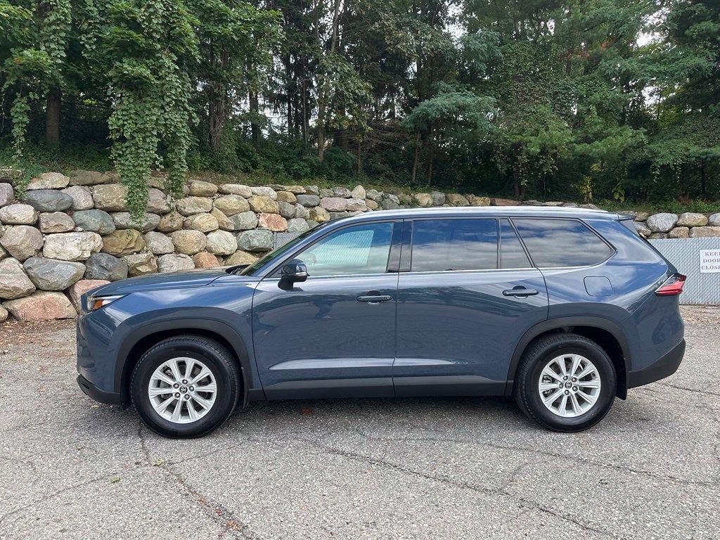 Used 2025 Toyota Grand Highlander AWD image 2
