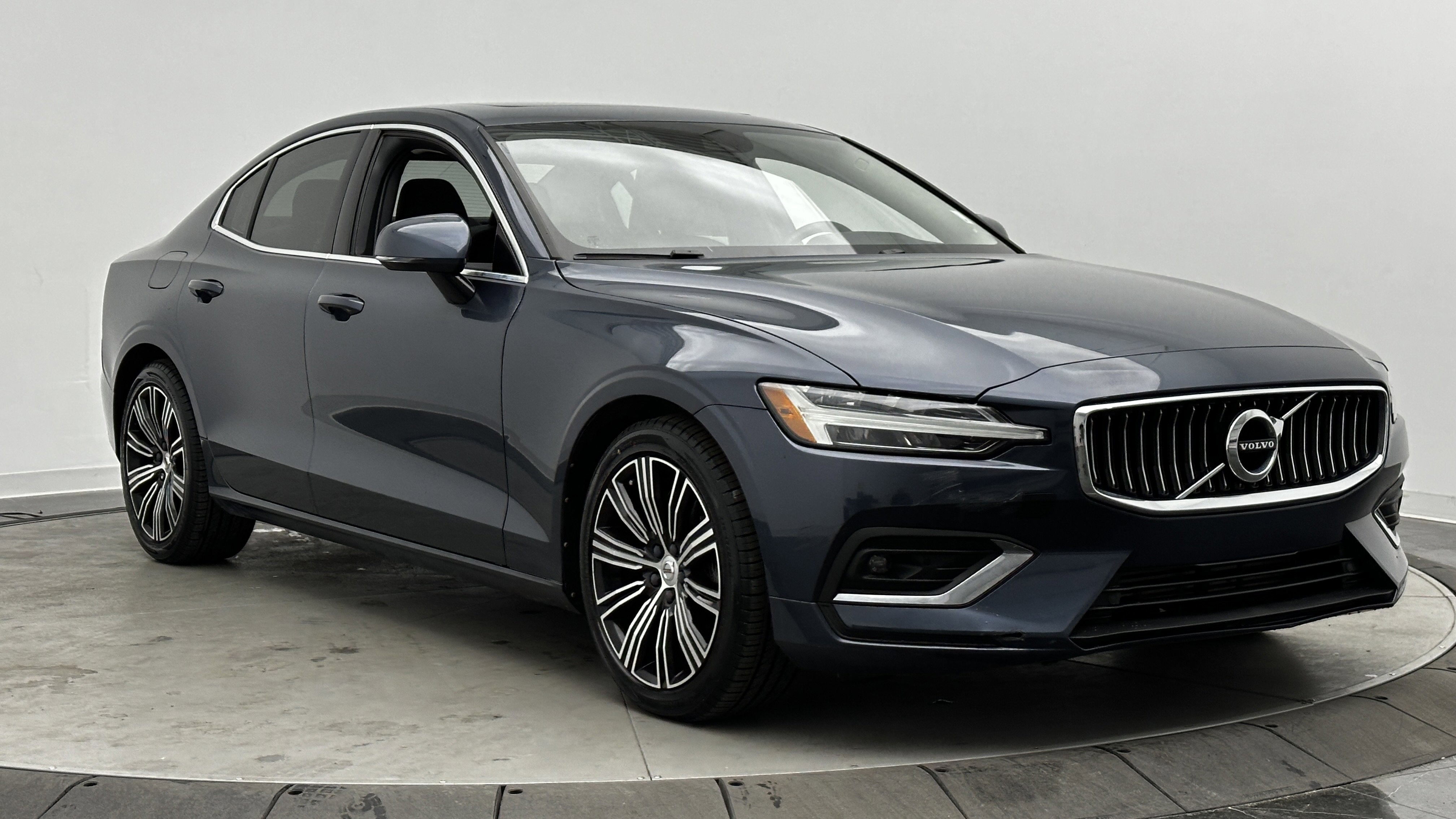 Used 2020 Volvo S60 T6 Inscription w/ Protection Package Premier image 3
