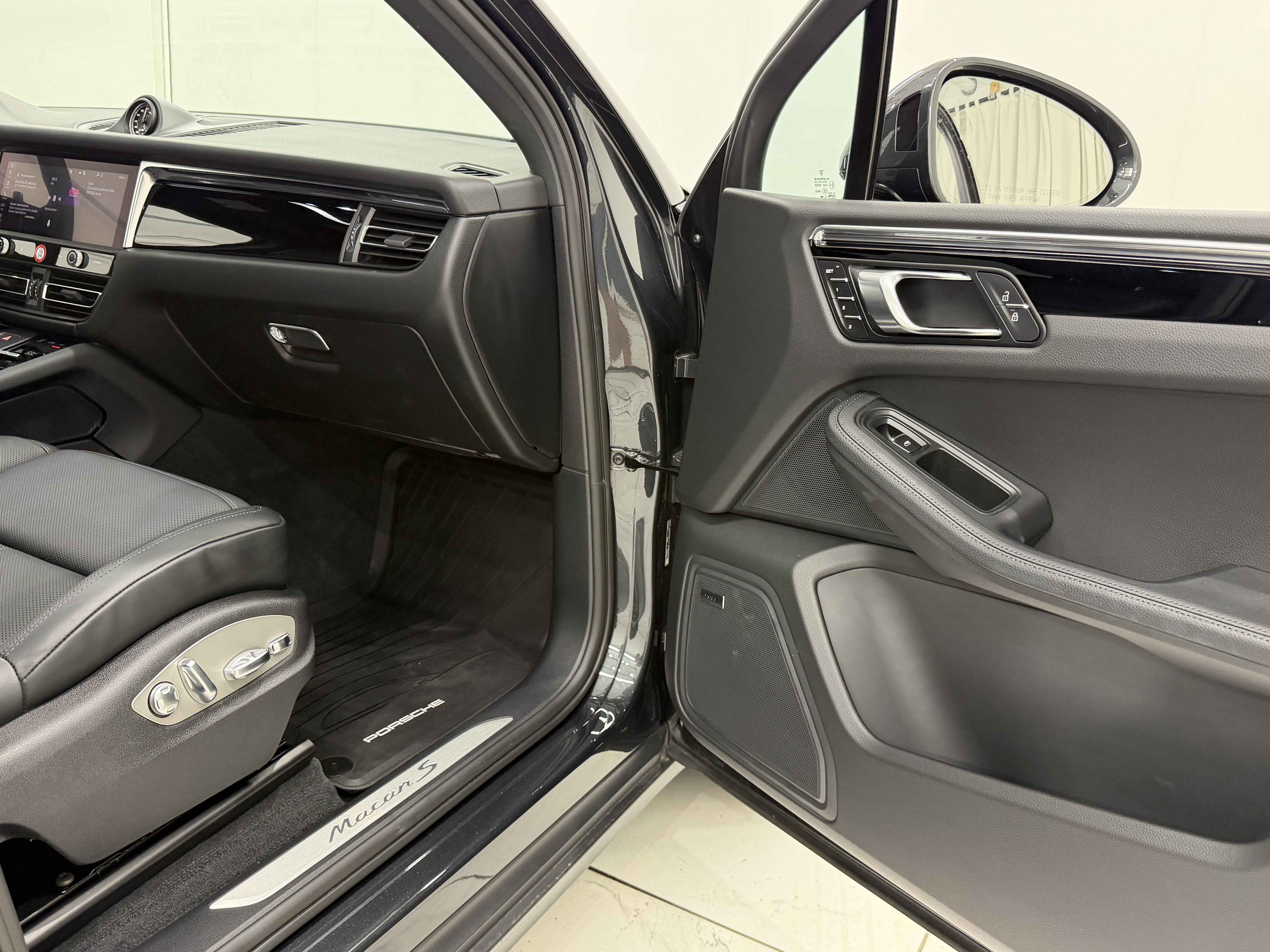 Certified 2026 Porsche Macan S AWD/4WD image 22