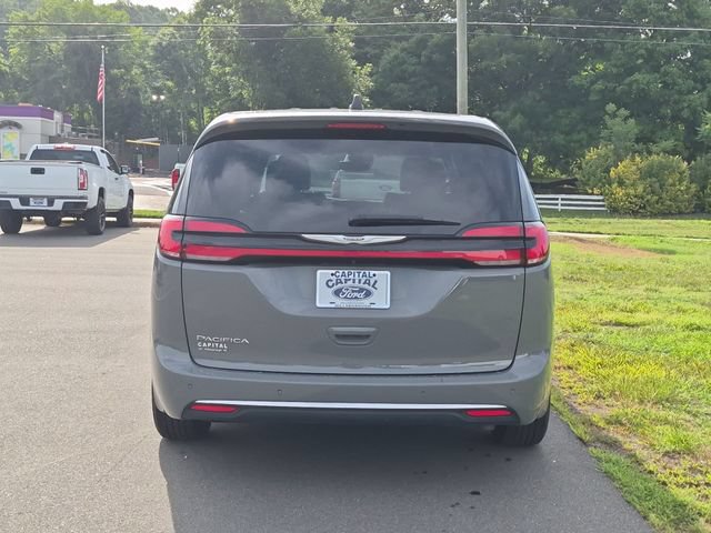 Used 2025 Chrysler Pacifica Select FWD image 12