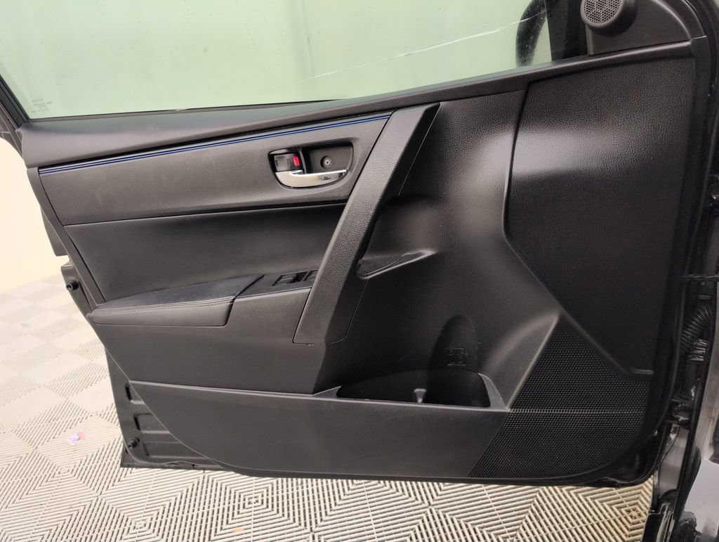 Used 2019 Toyota Corolla SE FWD image 31