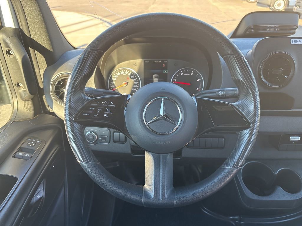 Used 2025 Mercedes-Benz Sprinter 2500 image 31