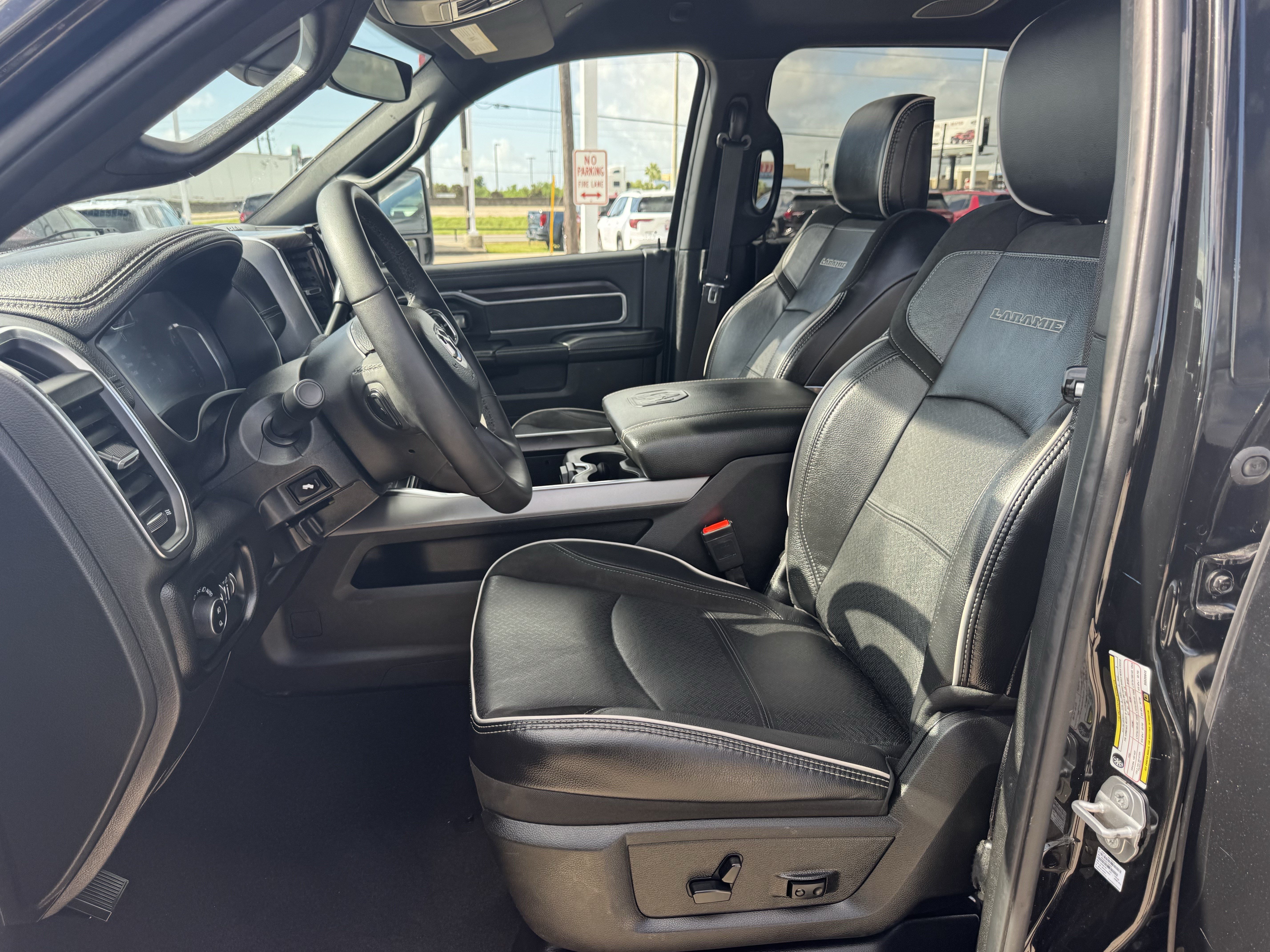 Used 2025 RAM 2500 Laramie AWD/4WD image 23