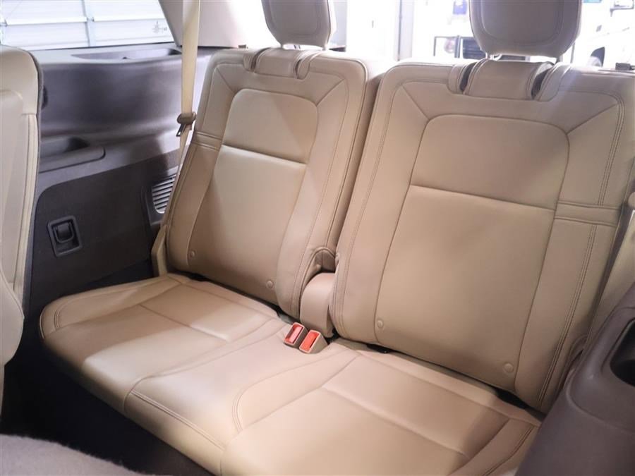Used 2020 Lincoln Aviator Reserve w/ Equipment Group 201A image 11