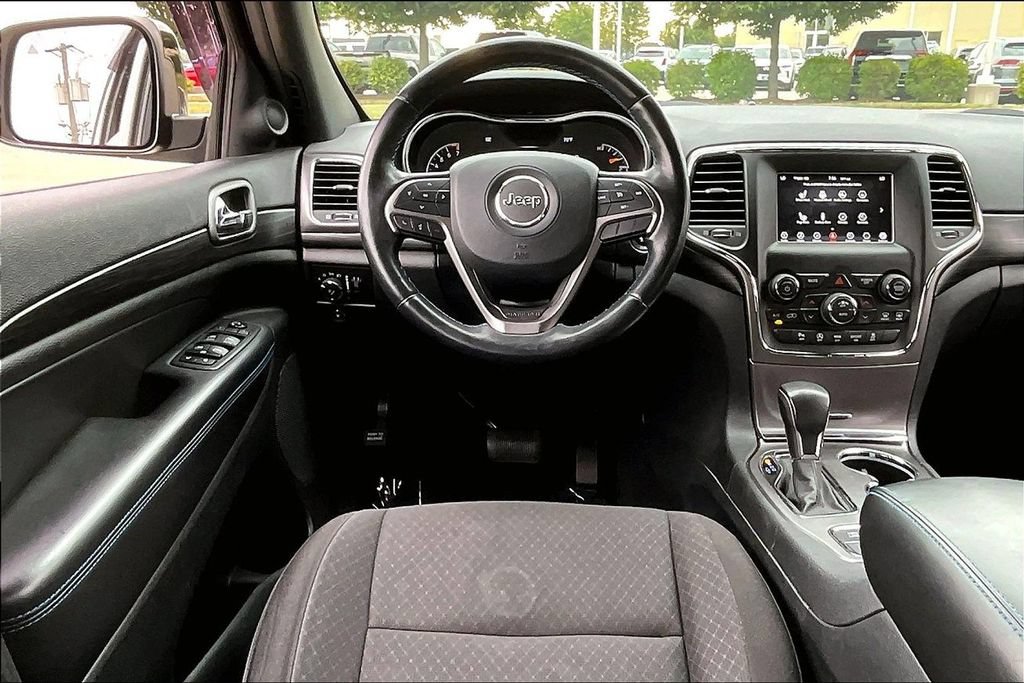 Used 2019 Jeep Grand Cherokee Laredo AWD/4WD image 17