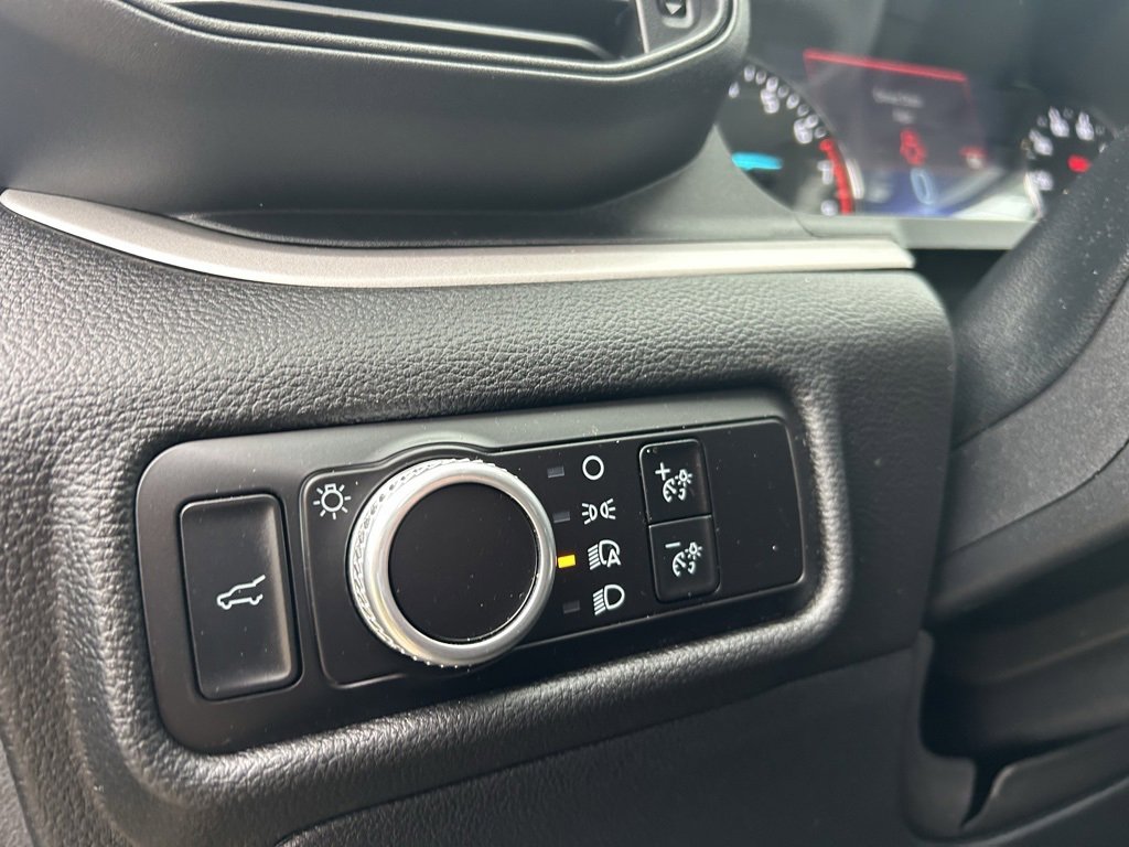 Used 2023 Ford Explorer XLT image 14